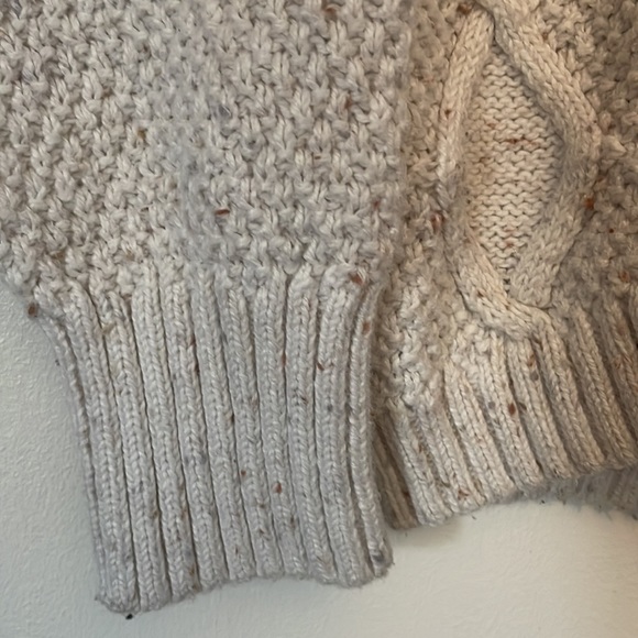 Old Navy Cable Knit Sweater M - Picture 5 of 5
